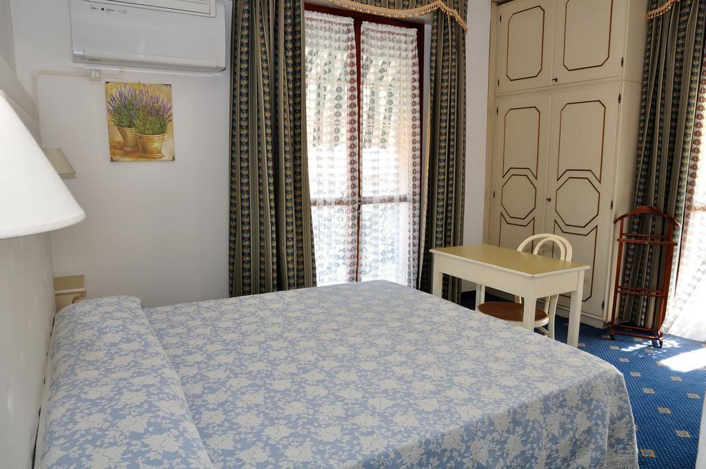 Double Room Balcony Lateral Sea View