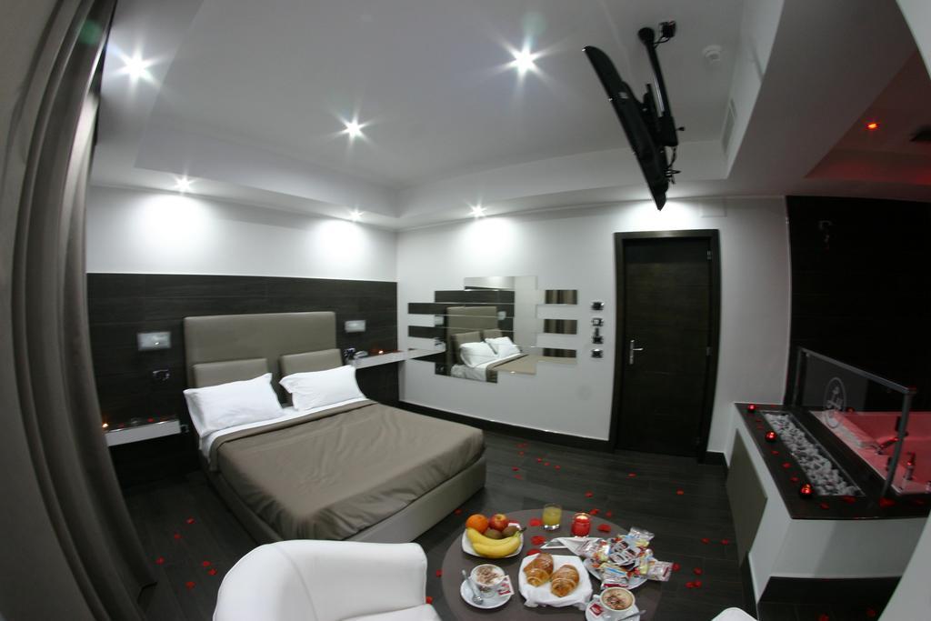 Suite with Spa Bath,227843756:JPEG