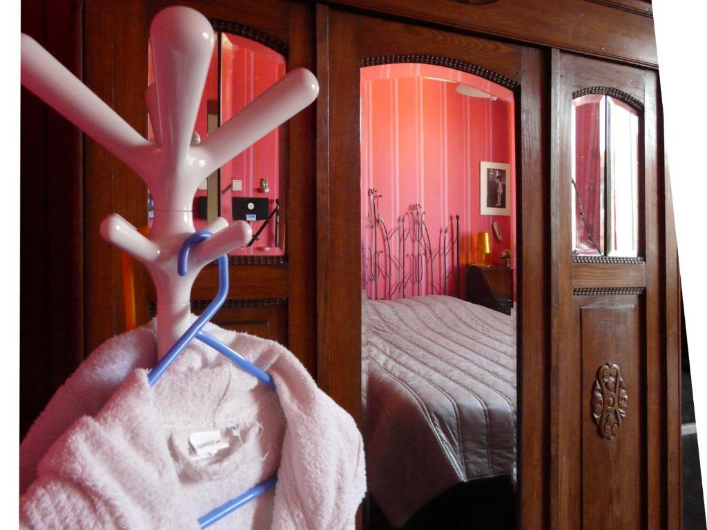 Standard Double Room Shower,22900017:JPEG