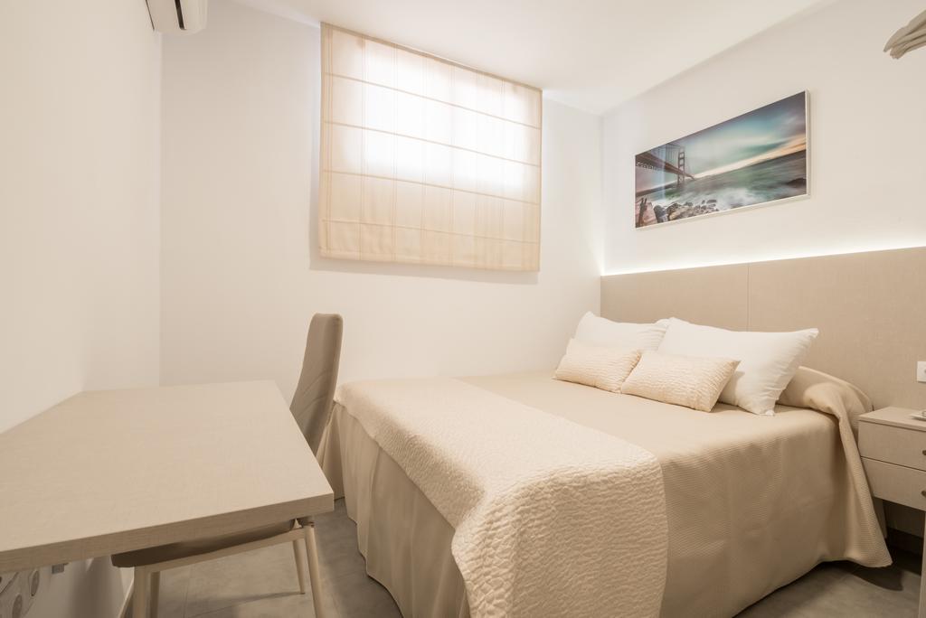 Single Room,228180764:JPEG