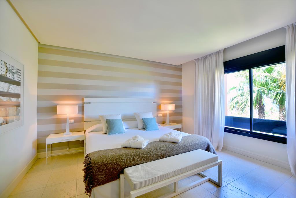 Luxury Three-Bedroom Apartment three bathrooms