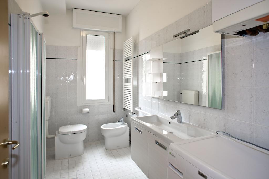One-Bedroom Apartment - Orange,231796759:JPEG