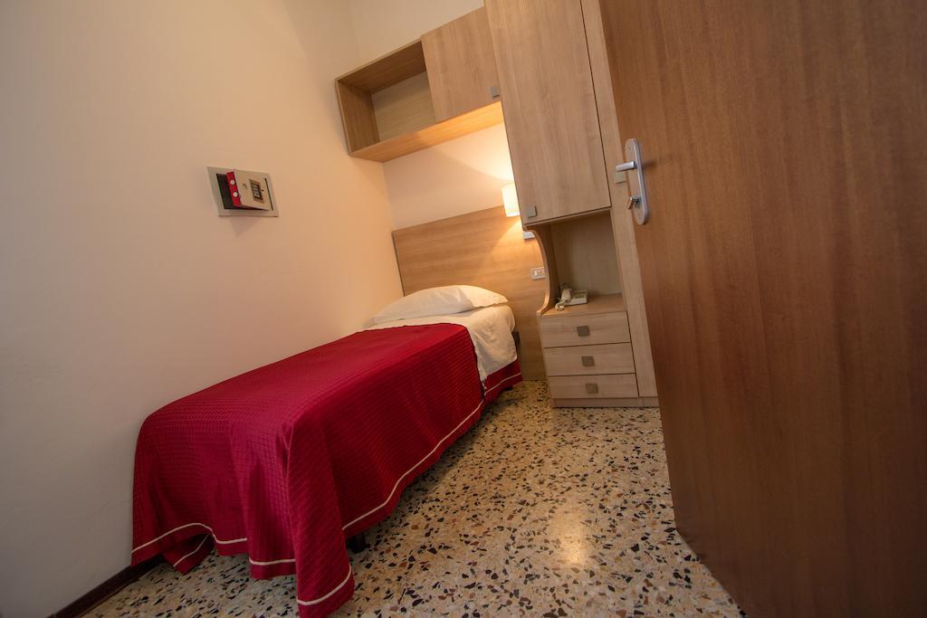 Large Single Room,232251898:JPEG