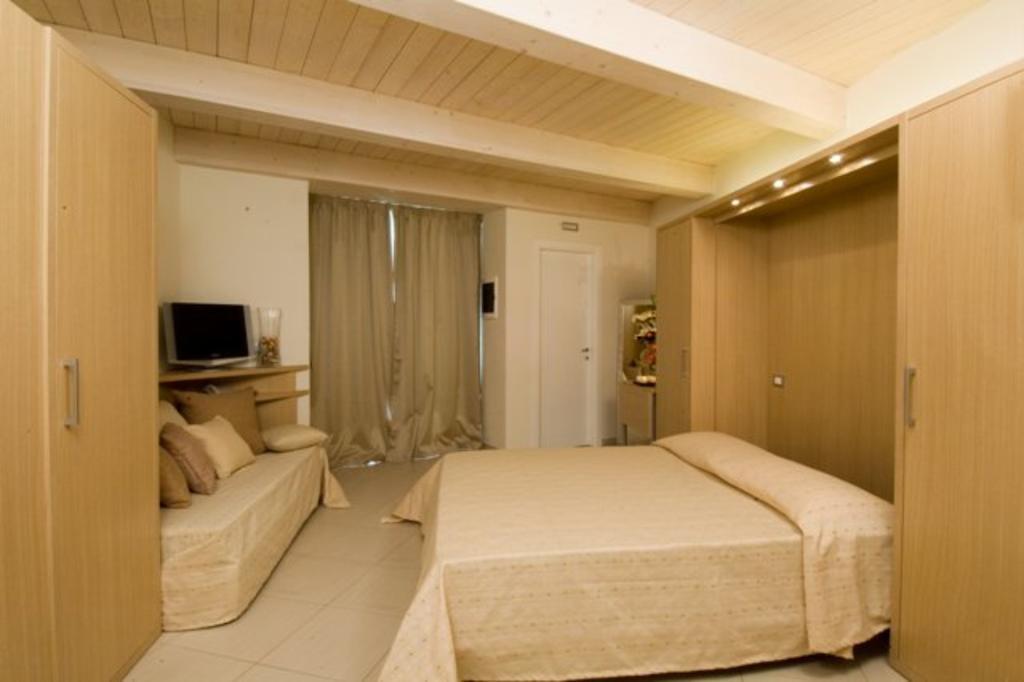 Studio Apartment,758176126:JPEG