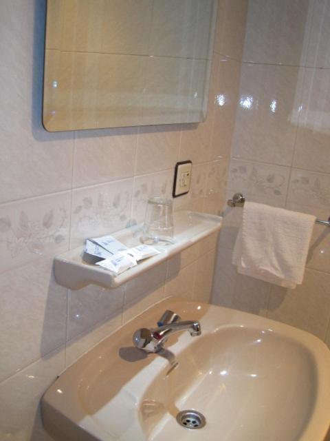 Single Room,24950208:JPEG
