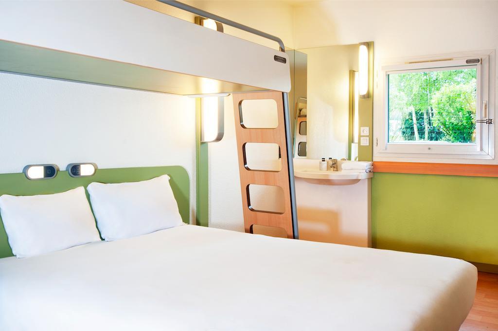 Triple Room One Double Bed One Bunk Bed,1662998359:JPEG