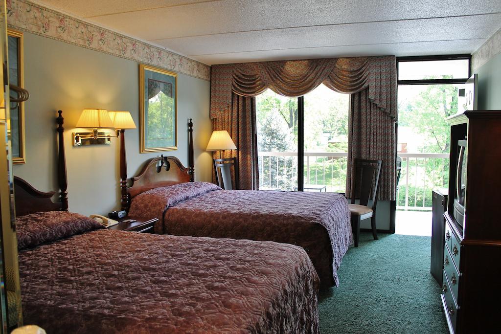 Queen Room Two Queen Beds Balcony