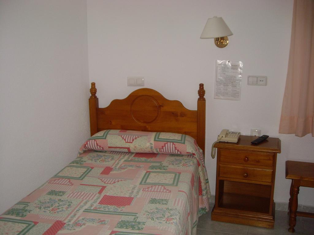Single Room,994329022:JPEG