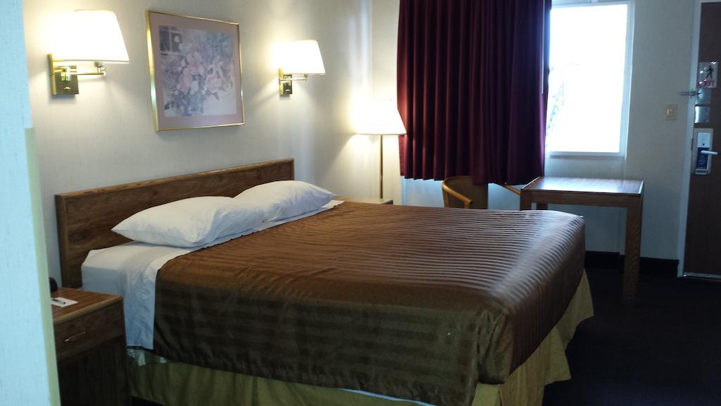1 King Bed Standard Room Non-Smoking,234910257:JPEG
