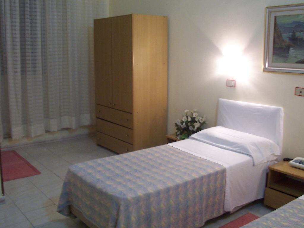 Single Room,236400541:JPEG