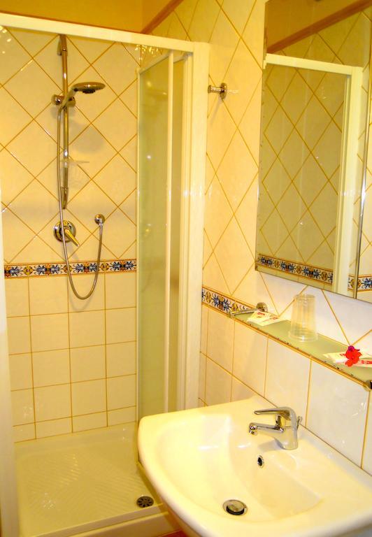 Double or Twin Room Private Bathroom,236762301:JPEG