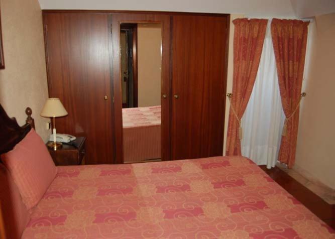 Family Room (2 Adults + 2 Children),23780013:JPEG