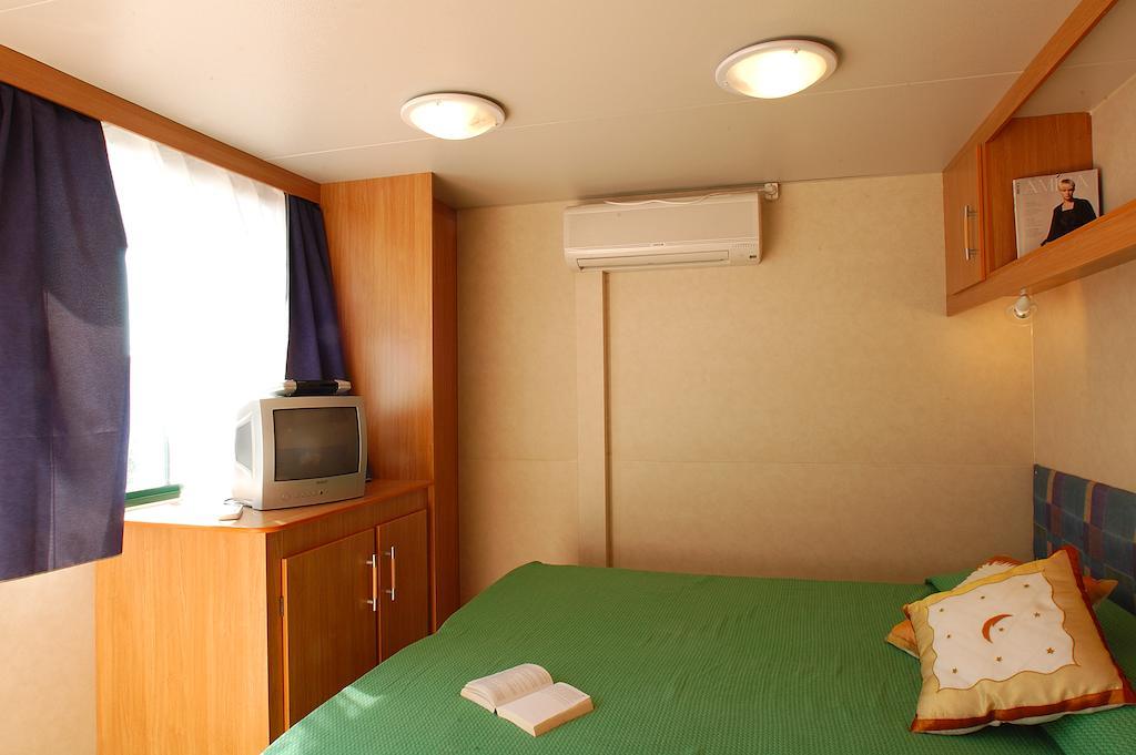 Double or Twin Room,237038689:JPEG