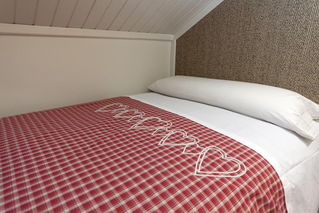 Twin Room,1382452178:JPEG