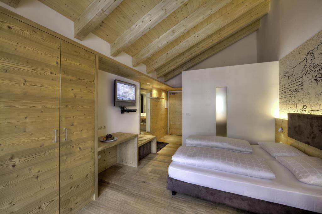 Double or Twin Room,239802321:JPEG