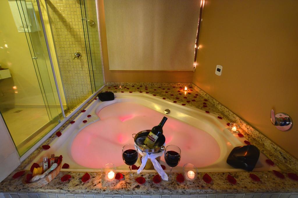 Deluxe Apartment Spa Bath,239839965:JPEG