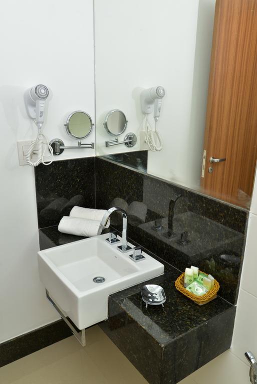 Deluxe Double or Twin Room,240242173:JPEG