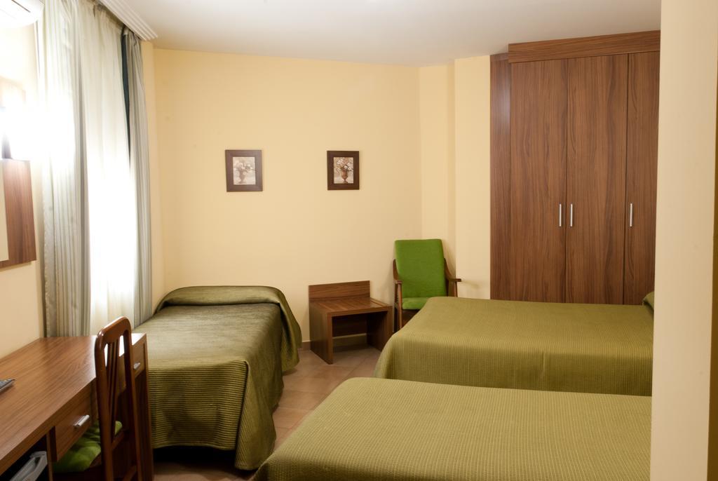 Family Room,240350973:JPEG
