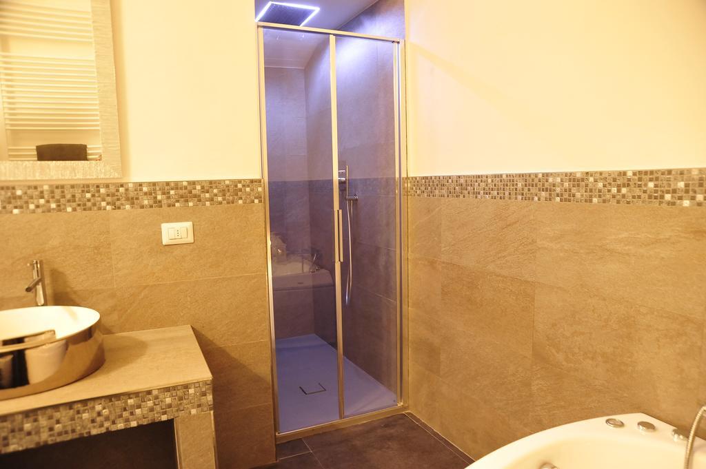 Suite Spa Bath,241015761:JPEG