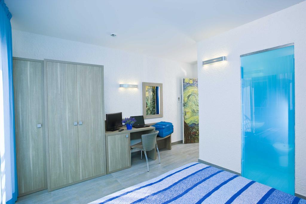 Double or Twin Room with Side Sea View,1589535892:JPEG