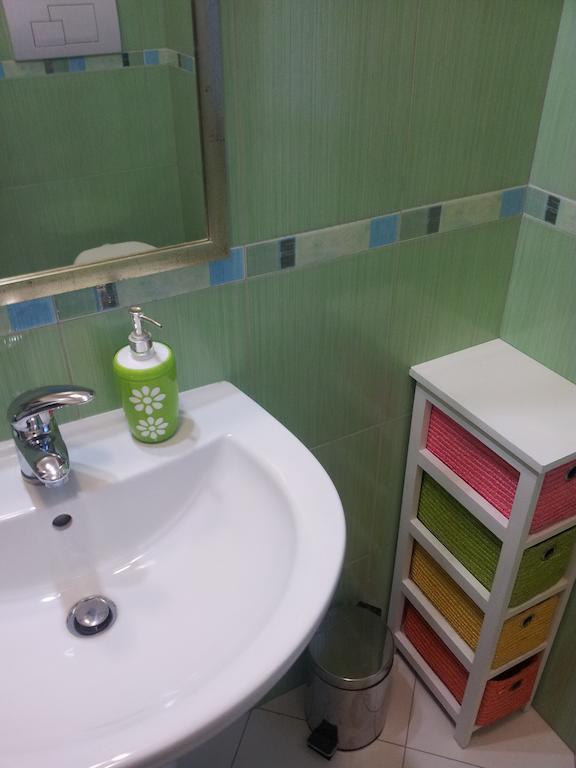 Double or Twin Room Private External Bathroom,631678068:JPEG