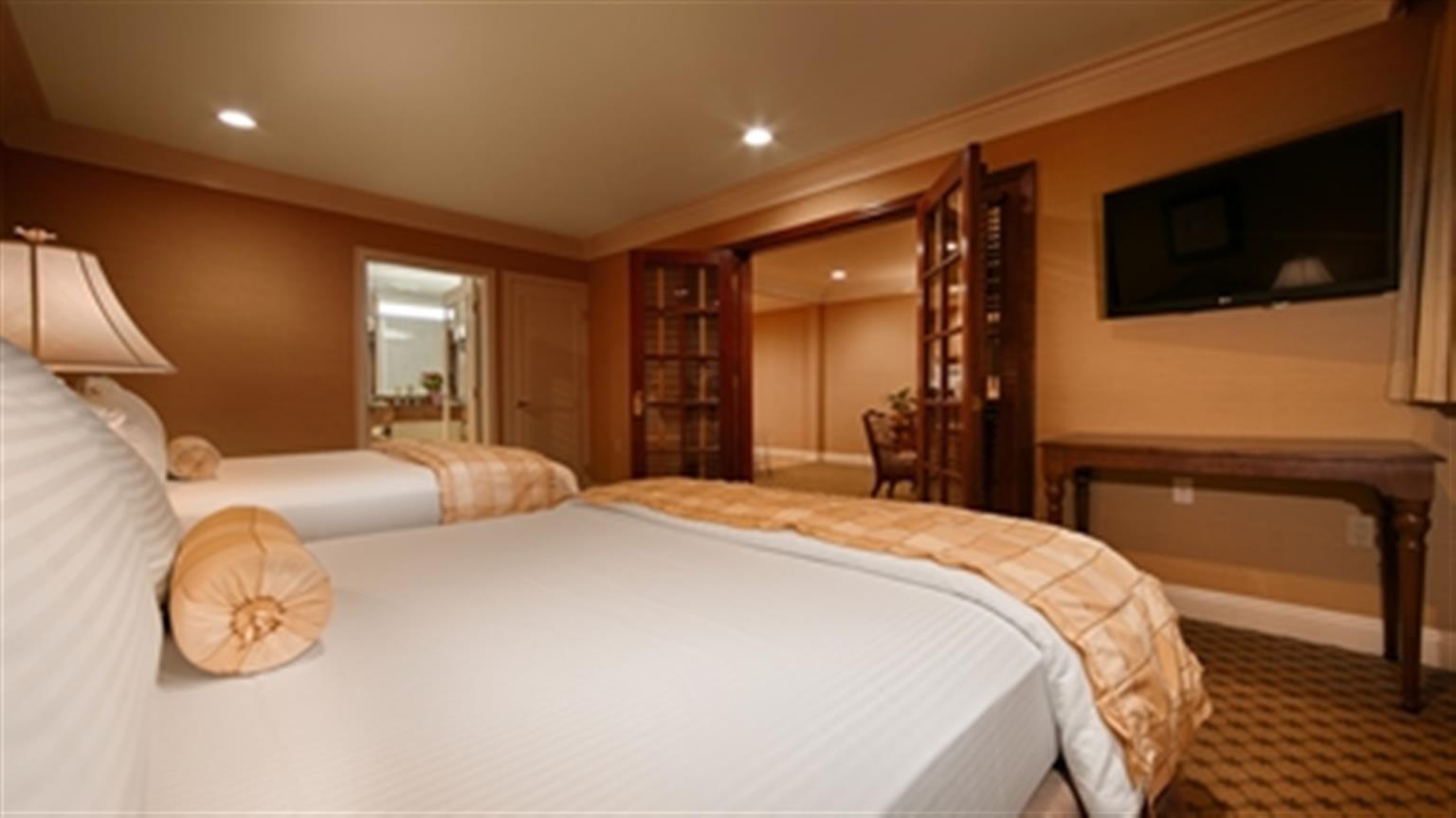 Queen Suite Two Queen Beds Jacuzzi Non-Smoking,1275847519:JPEG