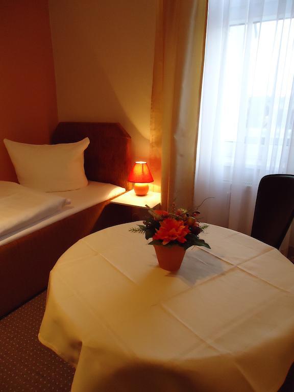 Single Room,245320429:JPEG