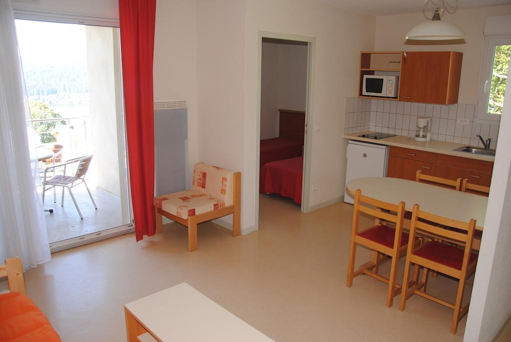 One-Bedroom Apartment,821690945:JPEG