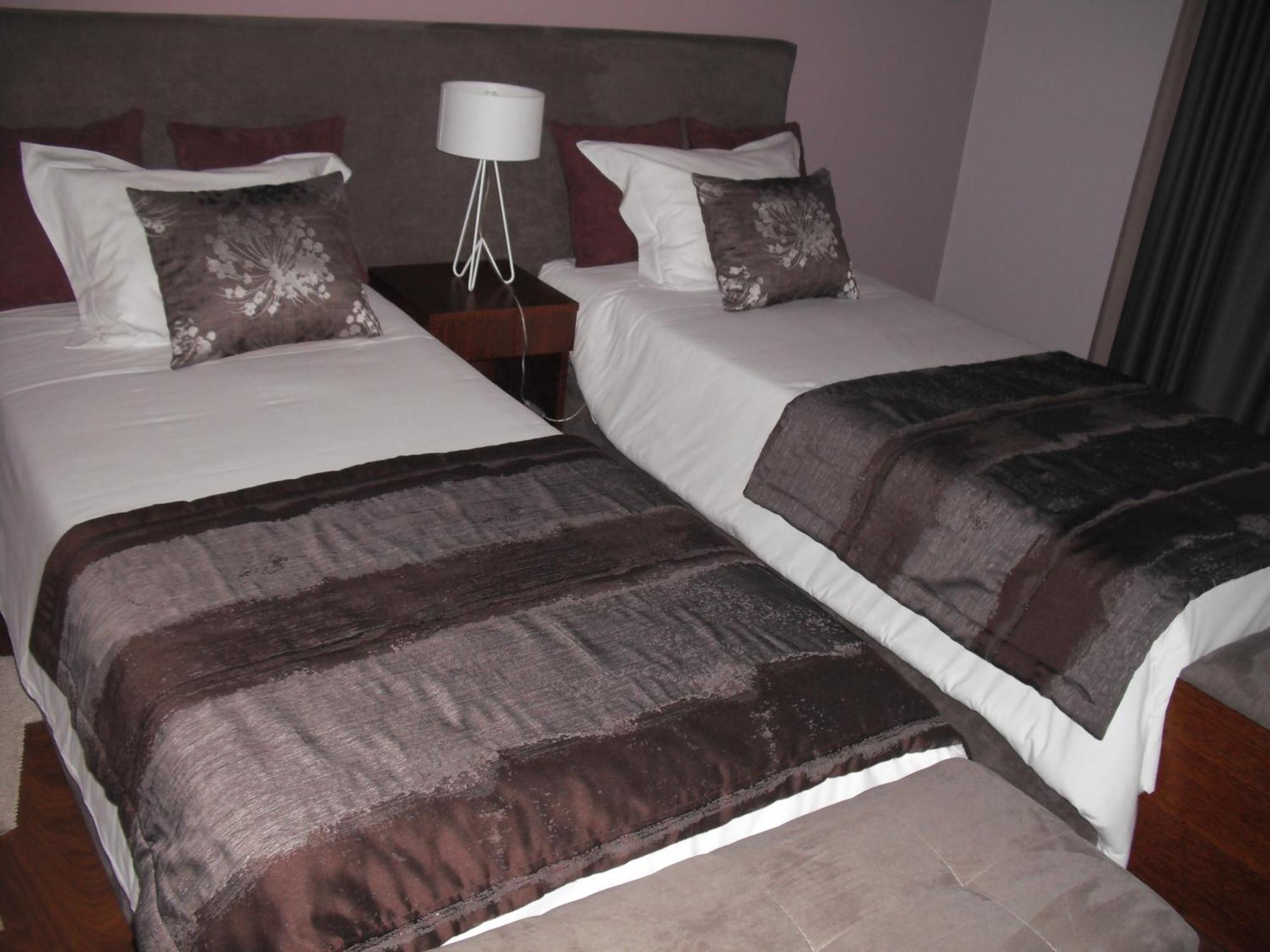 Twin Room,1583111433:JPEG