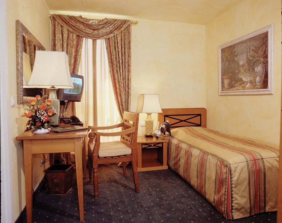 Single Room,246276101:JPEG