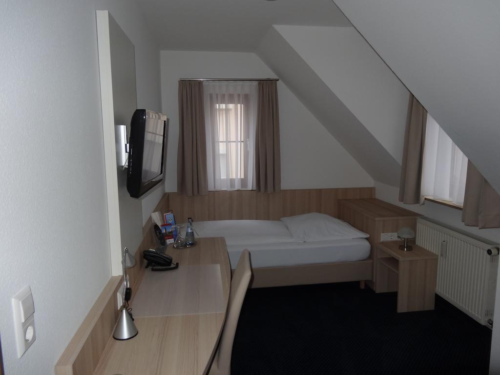 Single Room,220518455:JPEG