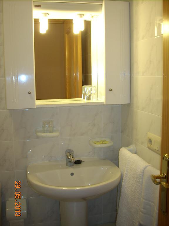 Standard Single Room Shower