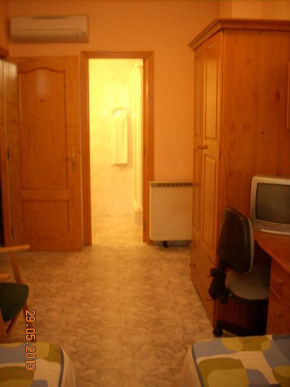 Standard Single Room Shower