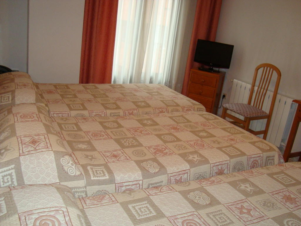 Basic Triple Room