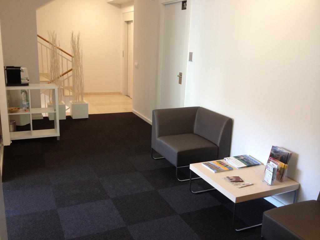 Three-Bedroom Apartment,186650316:JPEG