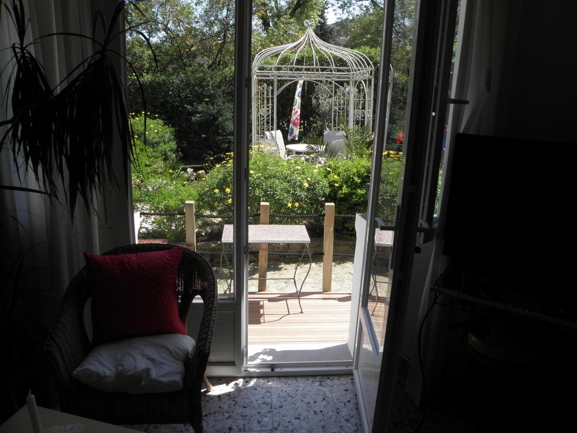 Studio Terrace,248672013:JPEG