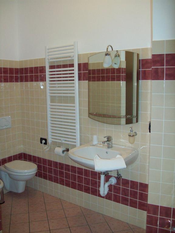 Single Room,721268881:JPEG