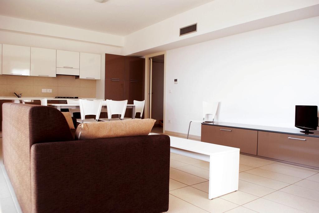 One-Bedroom Apartment,318299953:JPEG