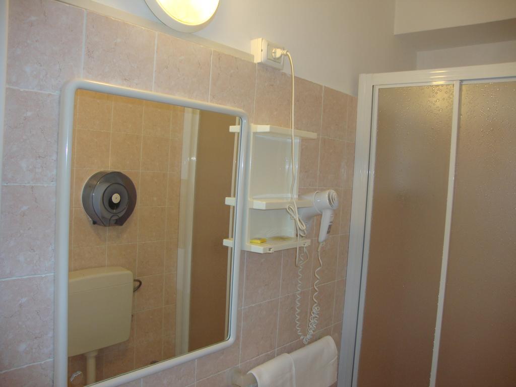 Single Room,249610233:JPEG