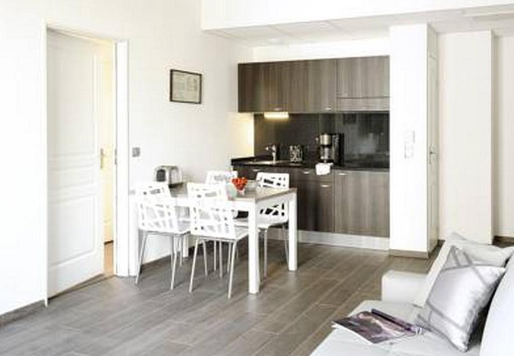 One-Bedroom Apartment,1208428030:JPEG