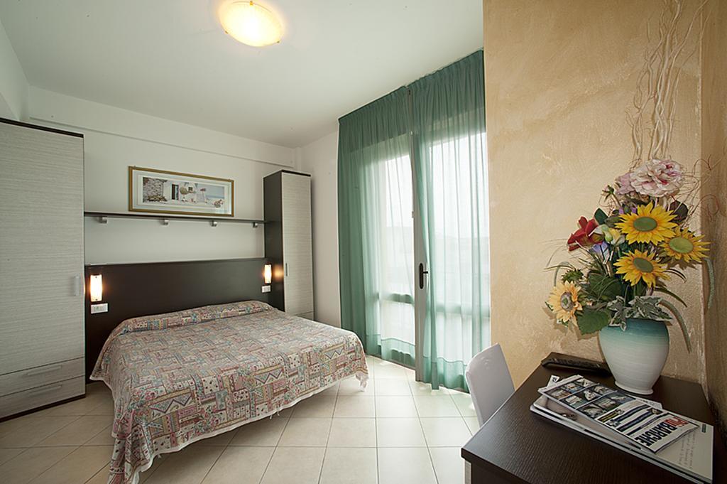 Classic Double Room with Balcony,250149797:JPEG