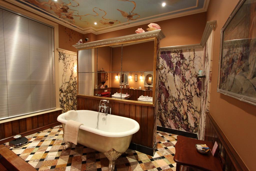 Double Room Private Bathroom