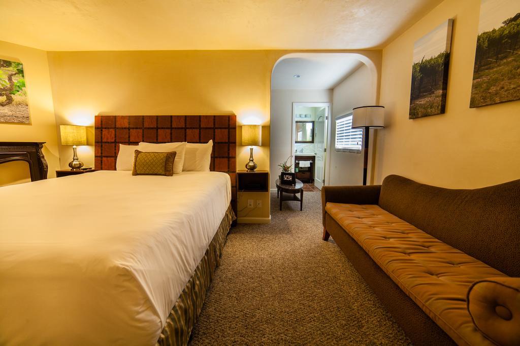 Deluxe King Suite