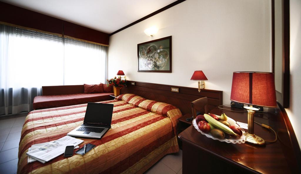 Double or Twin Room,250780857:JPEG