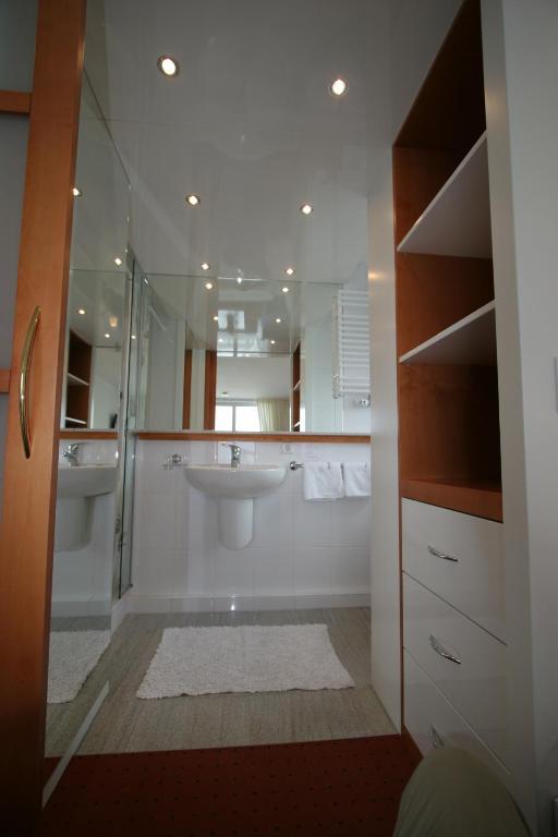 Triple Room Lake View,1742597423:JPEG