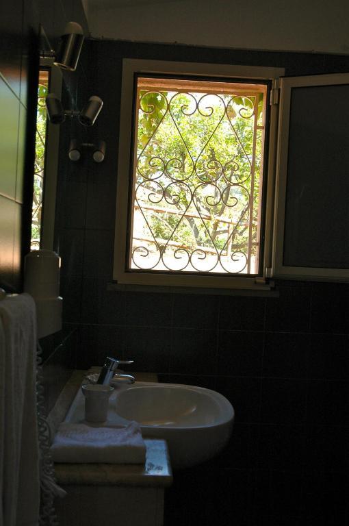 Double Room,1303917904:JPEG