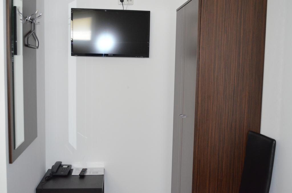 Single Room,253309761:JPEG