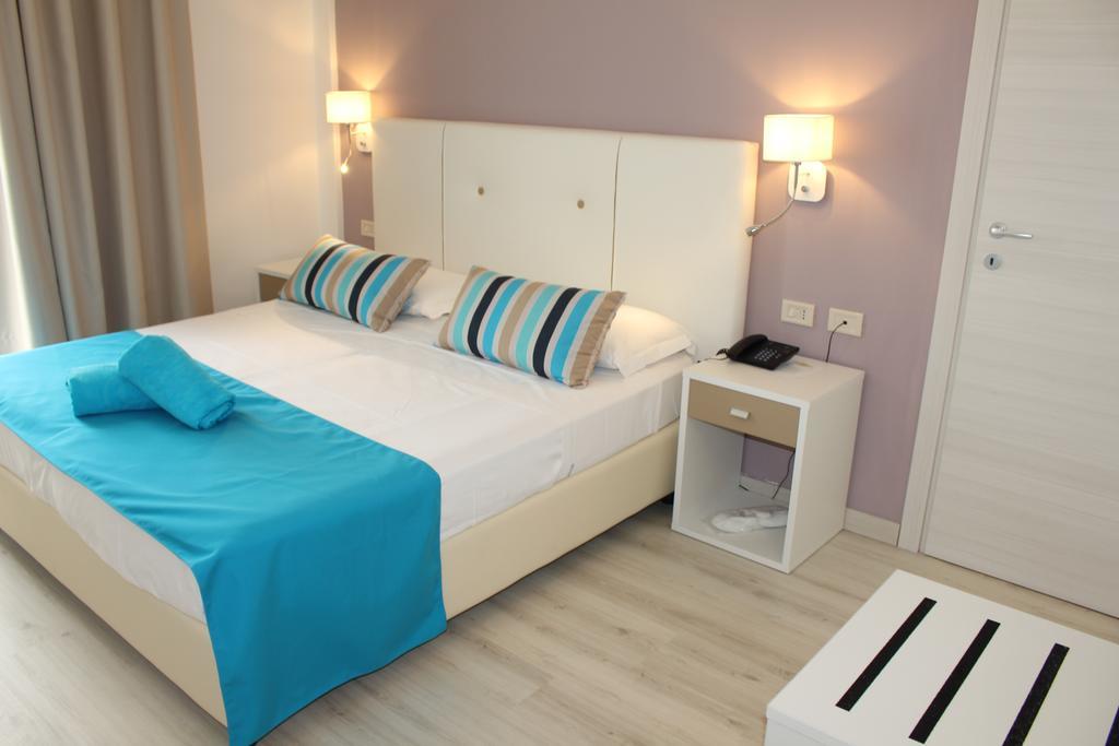 Standard Double or Twin Room,254789089:JPEG
