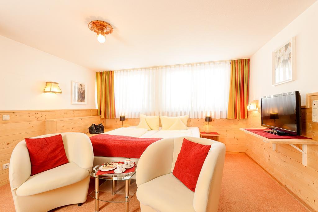 Basic Double Room 25,1317834442:JPEG