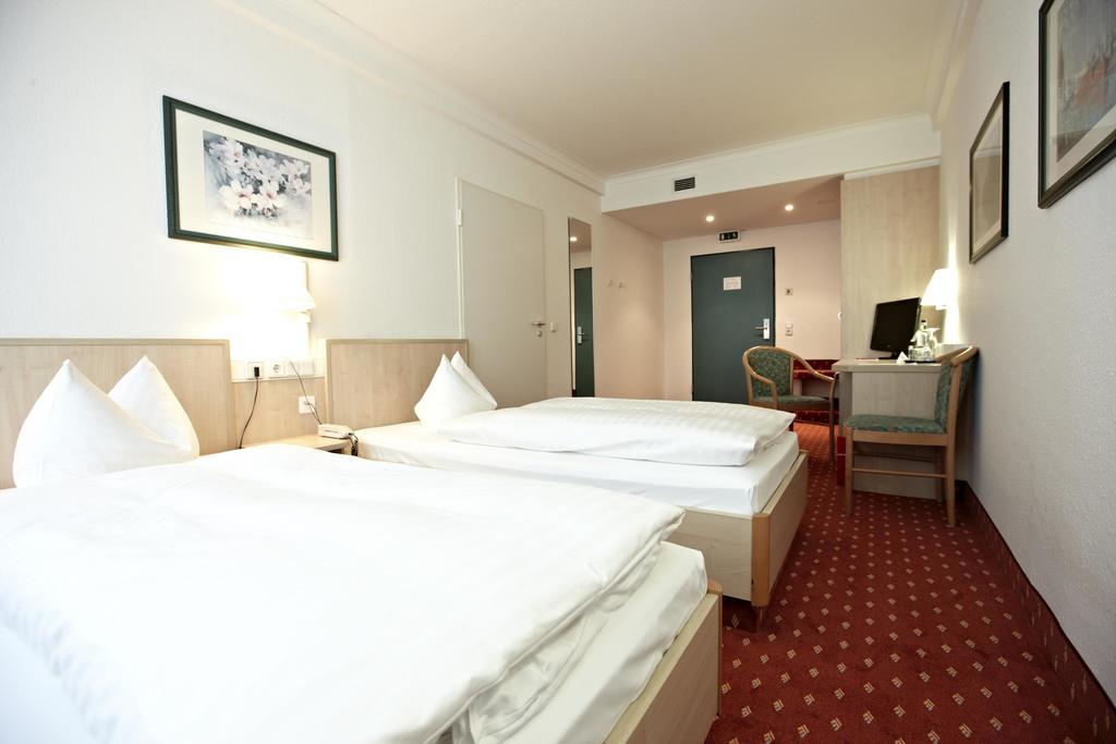 Standard Twin Room,702388666:JPEG